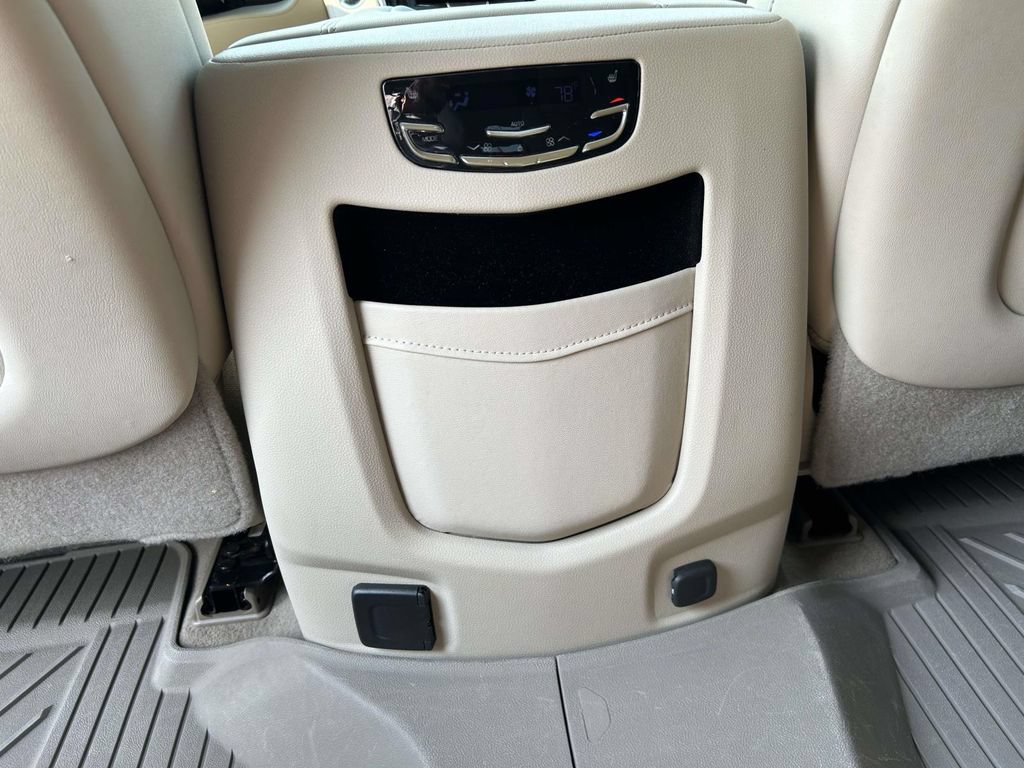 Used 2020 Cadillac Escalade Luxury AWD/4WD image 13