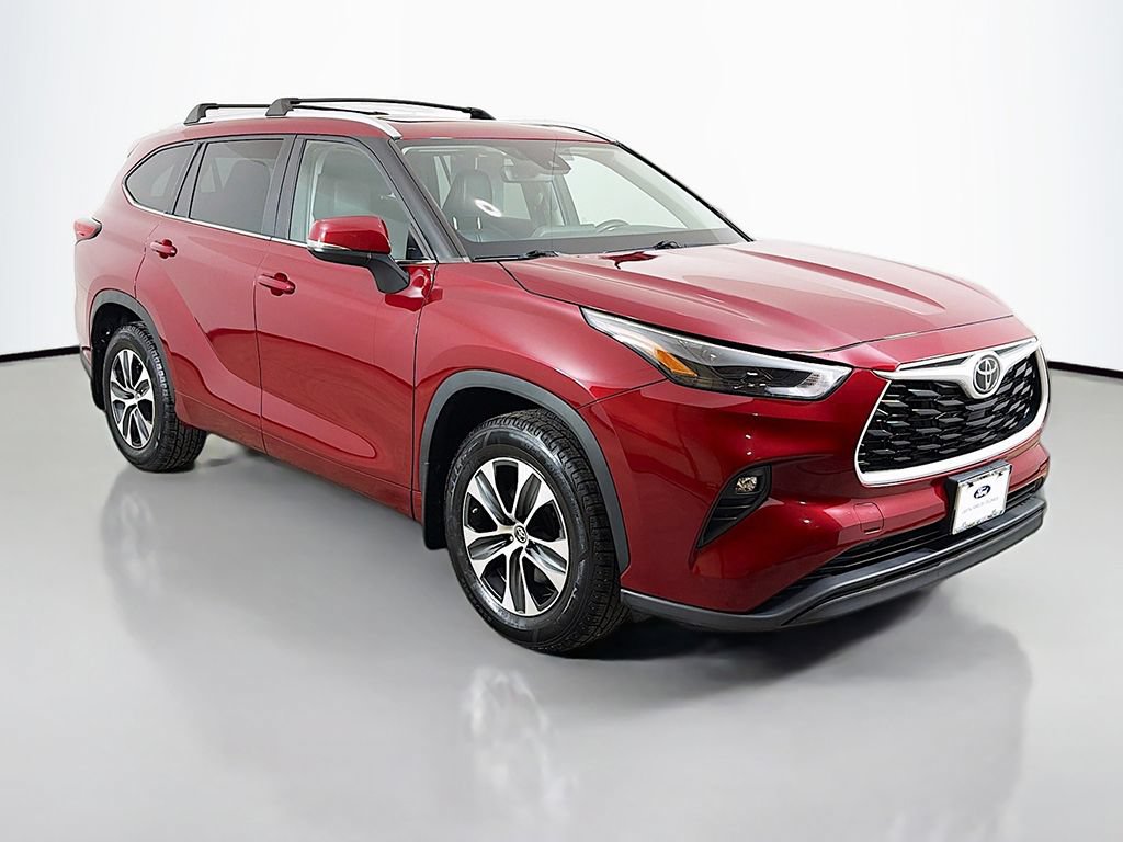 Used 2023 Toyota Highlander XLE AWD/4WD image 45