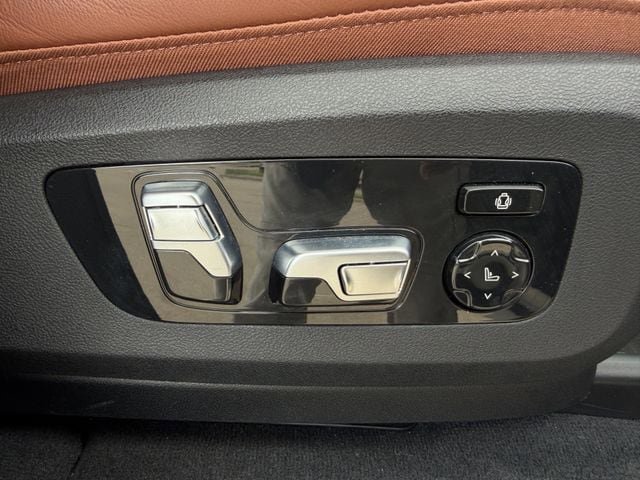 Used 2024 BMW X7 M60i w/ Executive Package image 32
