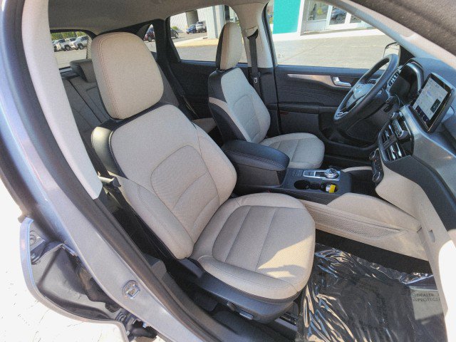 Used 2022 Ford Escape Titanium w/ Class II Trailer Tow Package image 12