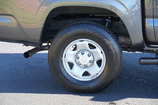 Used 2022 Toyota Tacoma SR w/ SR Convenience Package RWD image 9