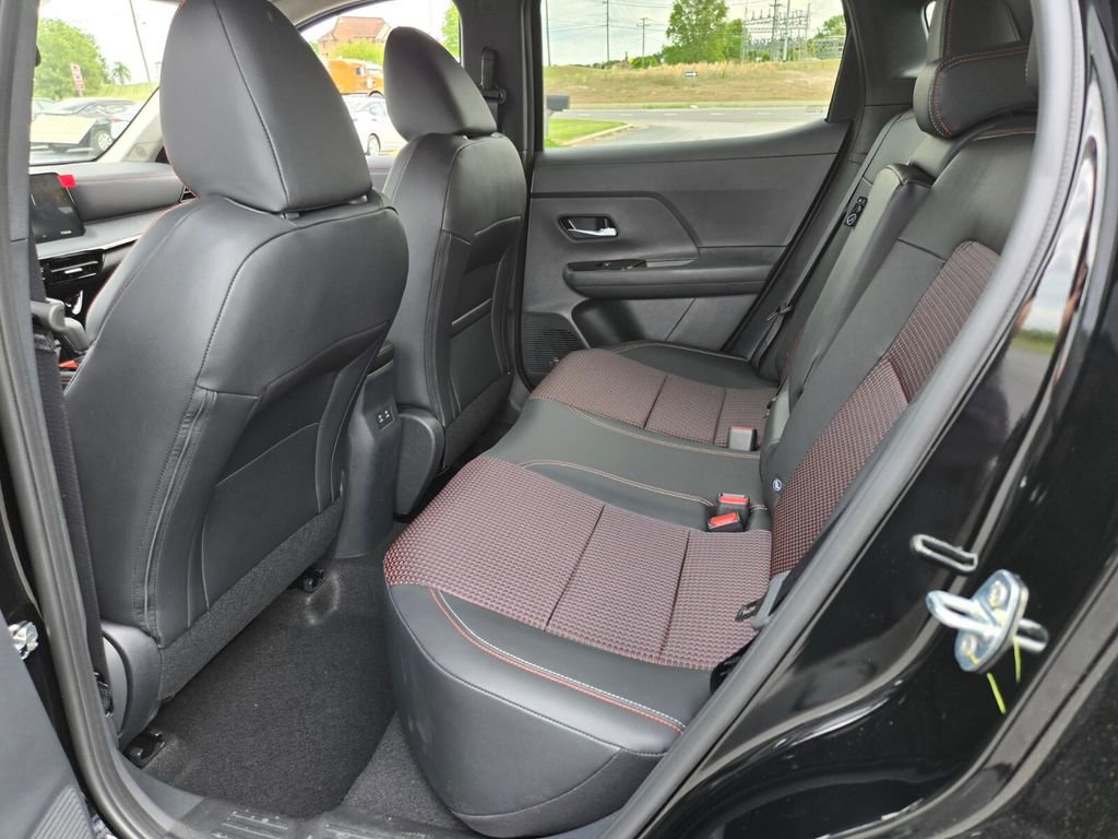 New 2026 Nissan Kicks SR w/ Cold Weather Package FWD image 5
