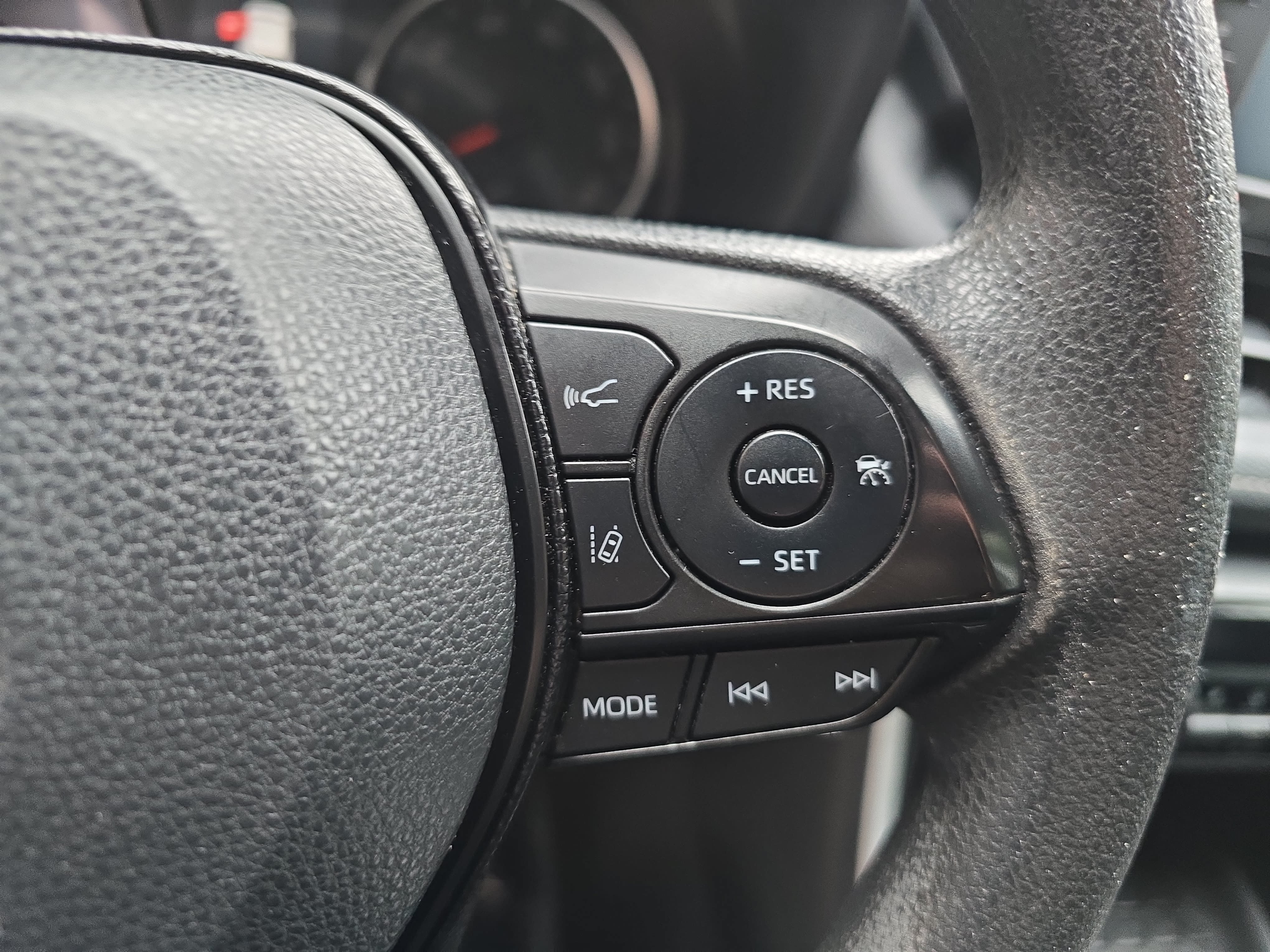 Used 2020 Toyota RAV4 LE FWD image 18