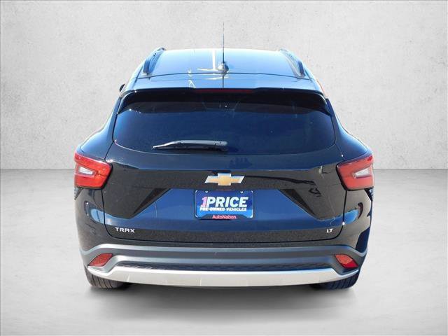 Used 2025 Chevrolet Trax LT FWD image 11