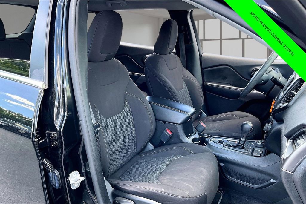 Used 2019 Jeep Cherokee Latitude w/ Popular Appearance Group AWD/4WD image 7