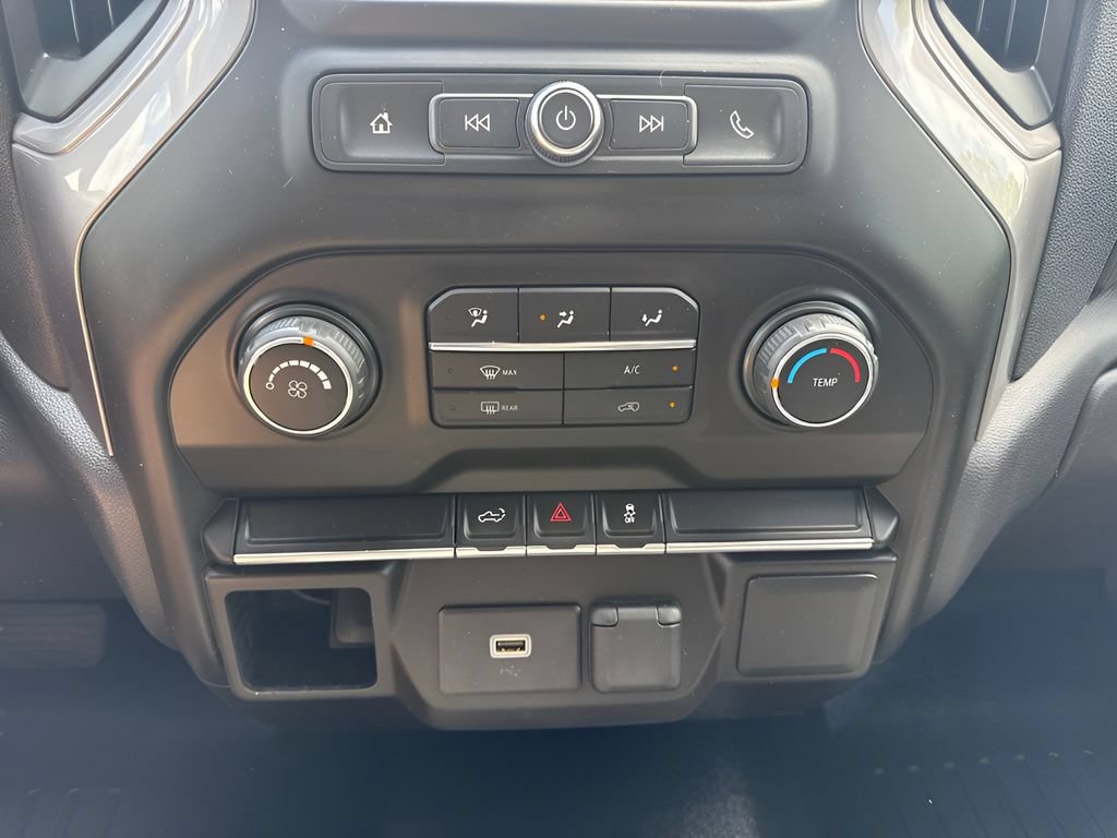 Used 2020 Chevrolet Silverado 1500 Custom w/ Custom Value Package AWD/4WD image 17