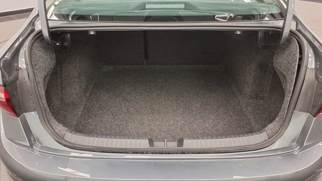 Used 2025 Volkswagen Jetta SE image 11