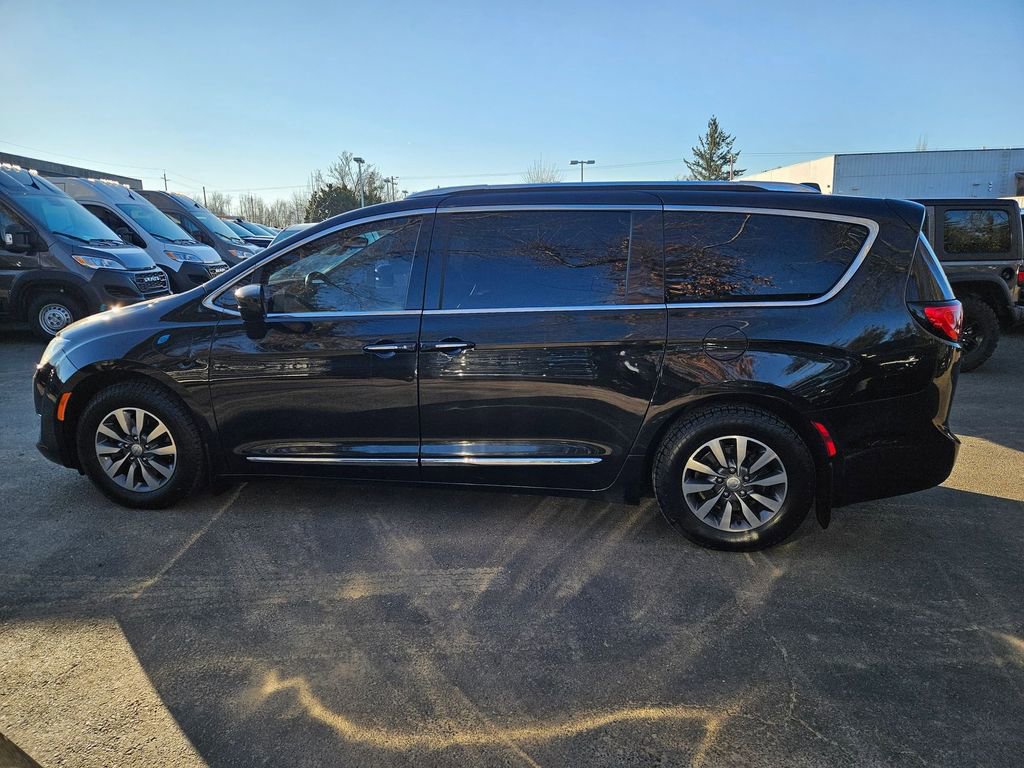 Certified 2018 Chrysler Pacifica Touring-L image 4
