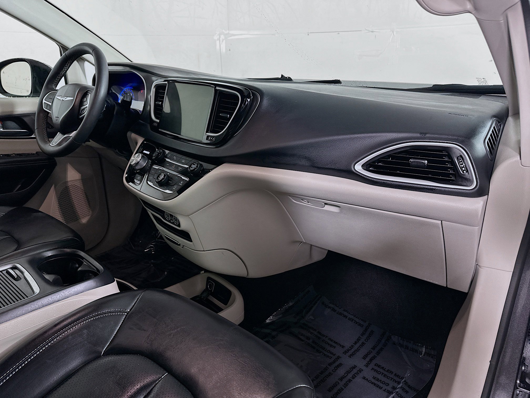 Used 2023 Chrysler Pacifica Touring-L FWD image 28