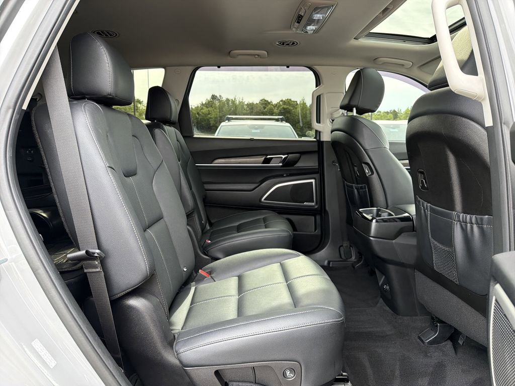 Used 2022 Kia Telluride EX w/ EX Premium Package AWD/4WD image 16