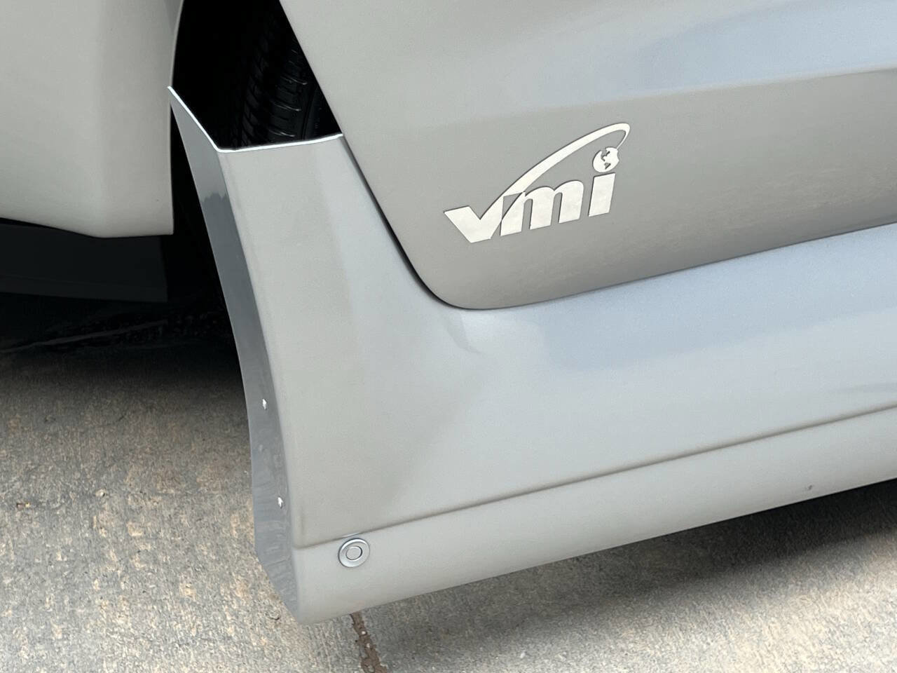 Used 2023 Chrysler Pacifica Touring-L w/ Uconnect Theater Family Group image 9