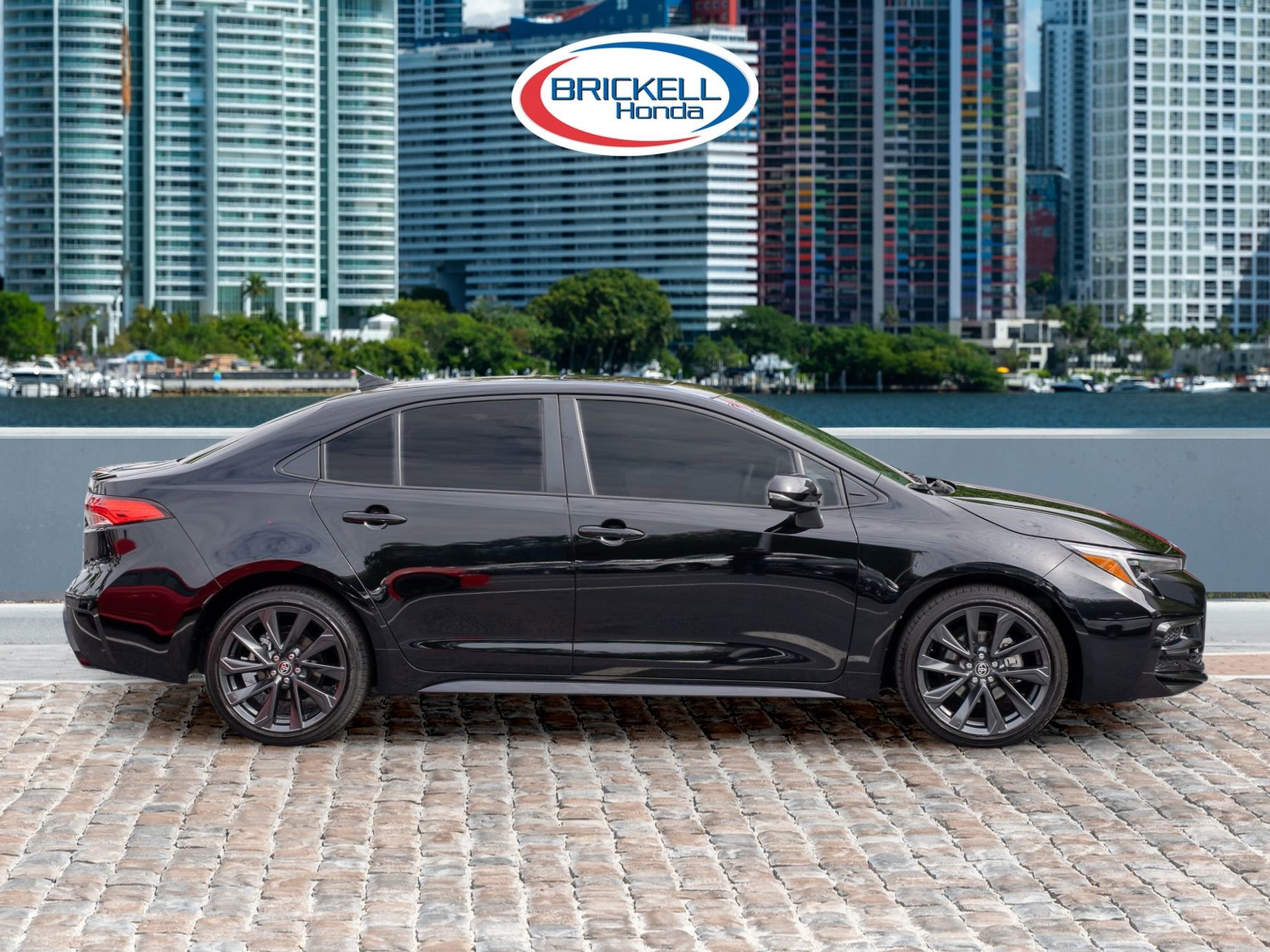 Used 2025 Toyota Corolla SE w/ SE Premium Package image 4