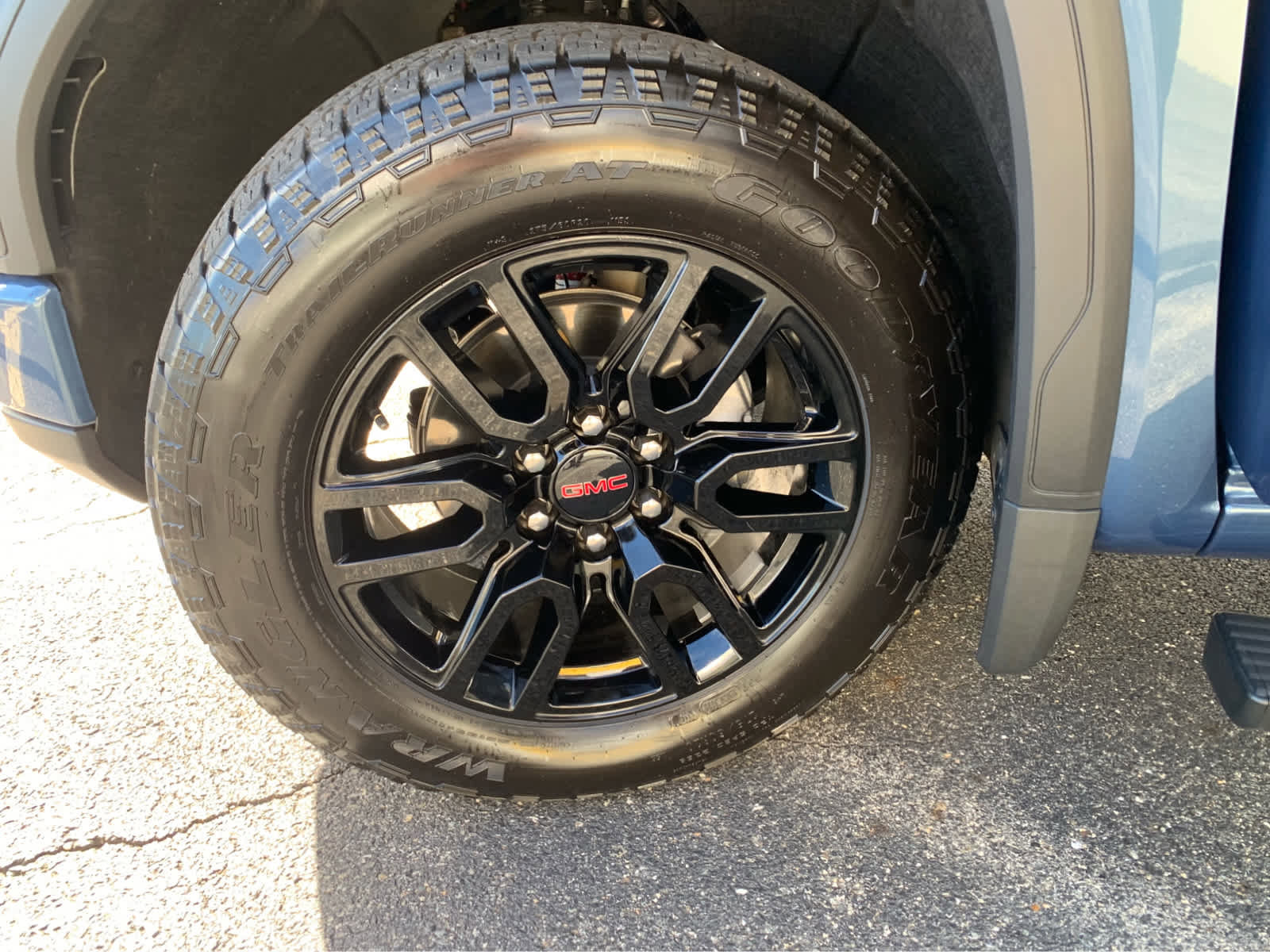 Used 2025 GMC Sierra 1500 Elevation w/ Preferred Package image 7