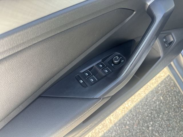 Used 2024 Volkswagen Jetta SE FWD image 13