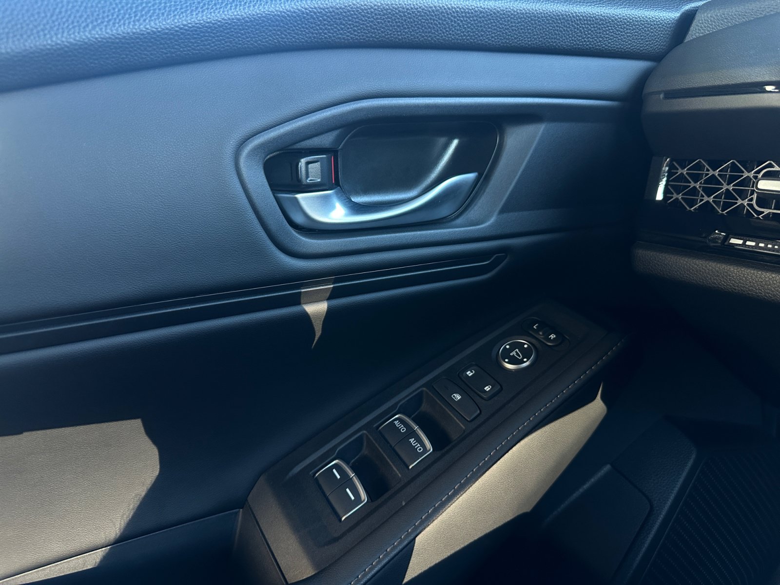 Used 2025 Honda Accord Sport image 16