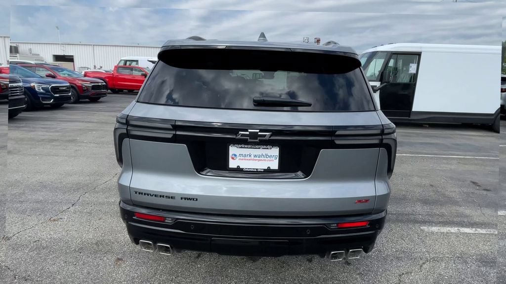 New 2026 Chevrolet Traverse RS w/ LPO, Floor Liner Package AWD/4WD image 9