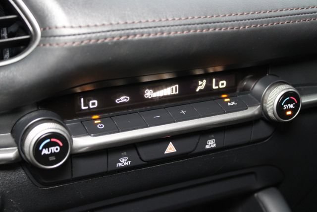 Used 2020 MAZDA MAZDA3 AWD Sedan w/ Select Package image 17