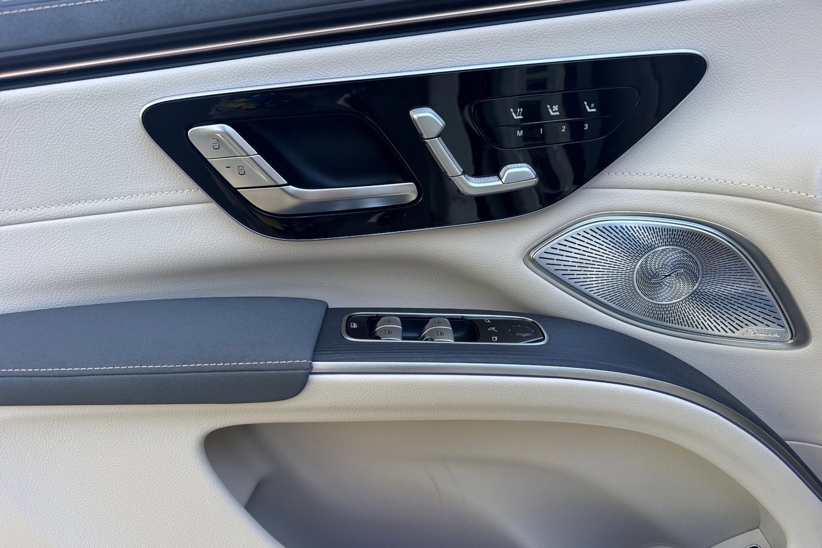 New 2026 Mercedes-Benz EQS 400 4MATIC SUV image 13