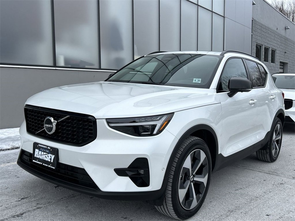 New 2026 Volvo XC40 B5 Plus w/ Protection Package Premier