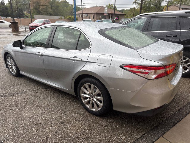 Used 2018 Toyota Camry LE image 2