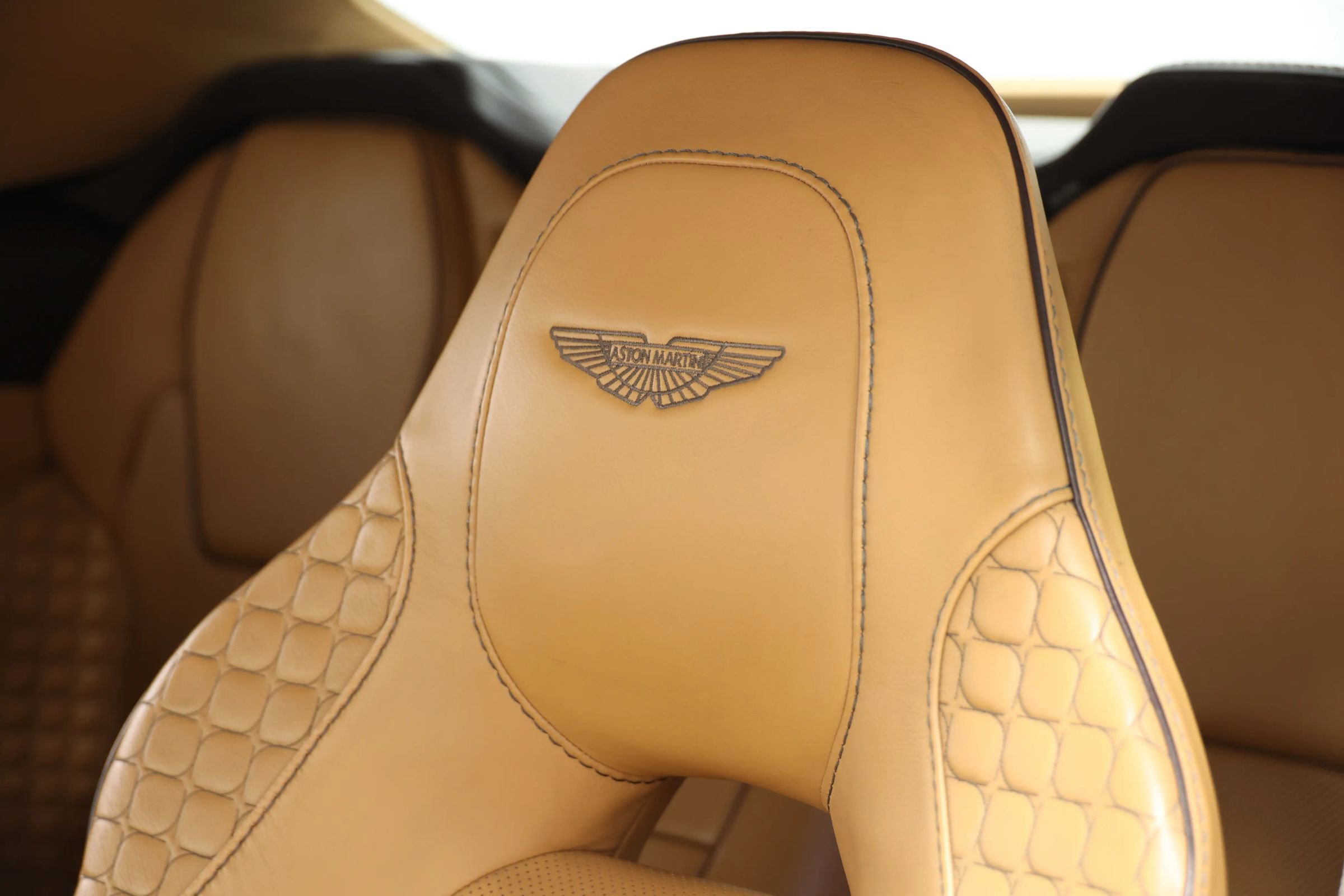 Used 2015 Aston Martin Vanquish Volante RWD image 19
