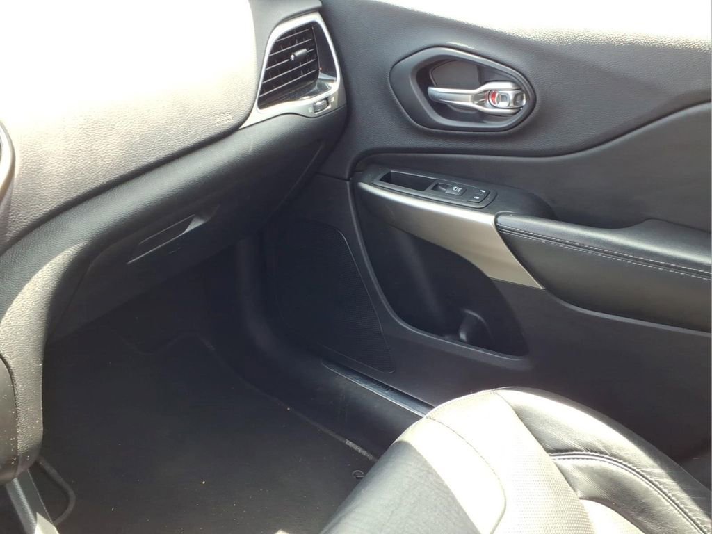 Used 2019 Jeep Cherokee High Altitude AWD/4WD image 23