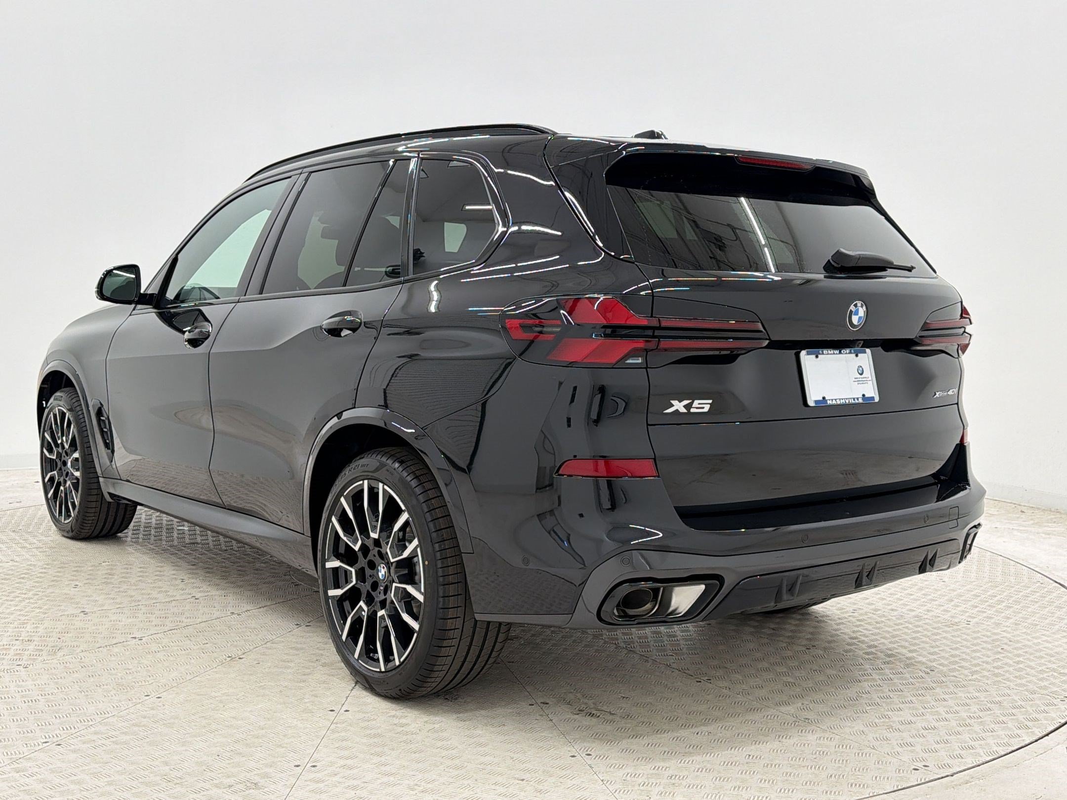 New 2026 BMW X5 xDrive40i w/ M Sport Package AWD/4WD image 3