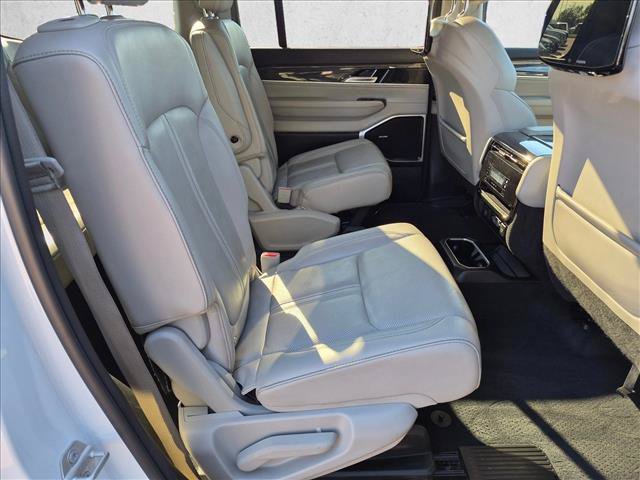 Used 2022 Jeep Wagoneer Series III w/ Rear Seat Video Group 1 AWD/4WD image 22