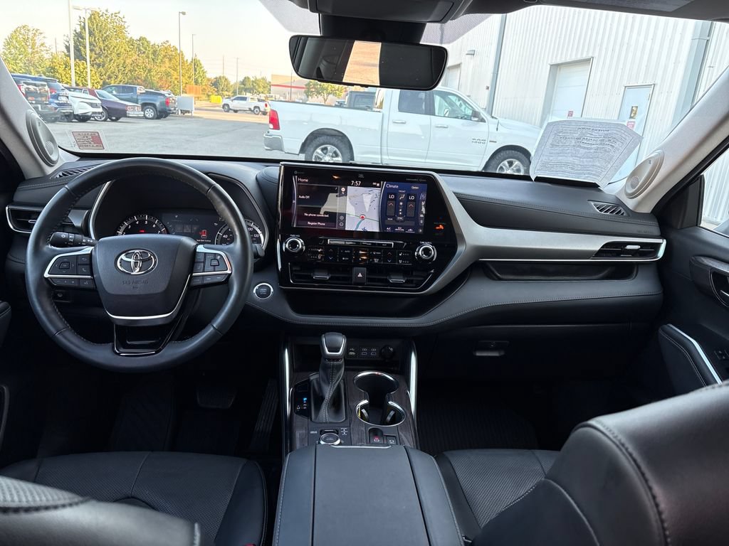 Used 2022 Toyota Highlander Limited AWD/4WD image 12