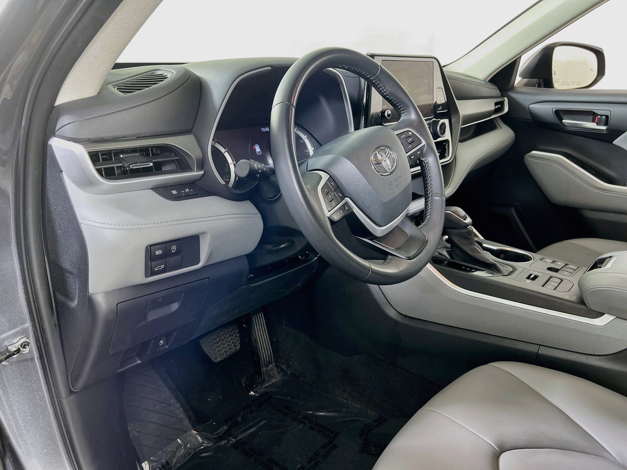 Used 2023 Toyota Highlander XLE AWD/4WD image 9