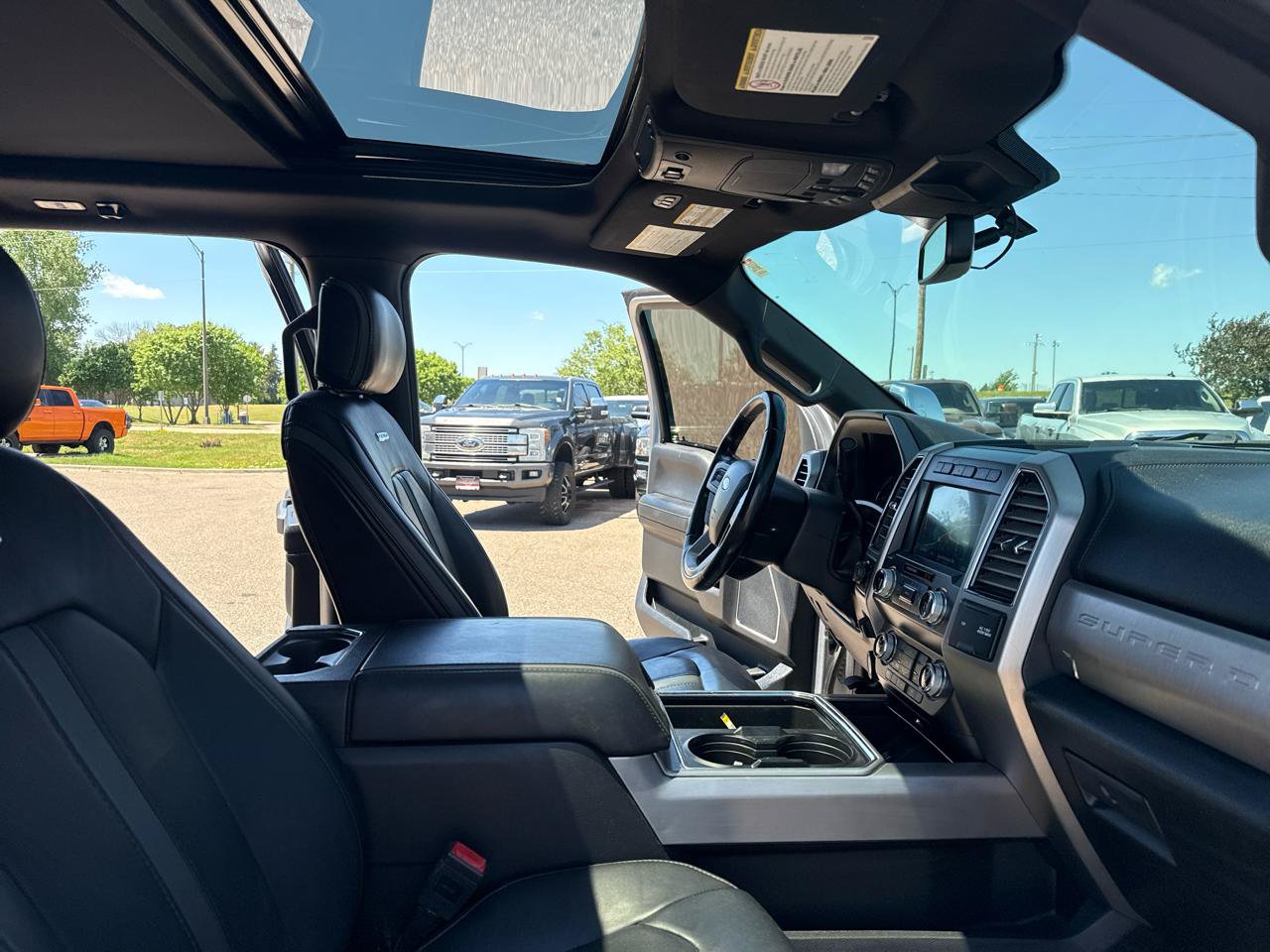 Used 2020 Ford F350 Platinum w/ FX4 Off-Road Package AWD/4WD image 36