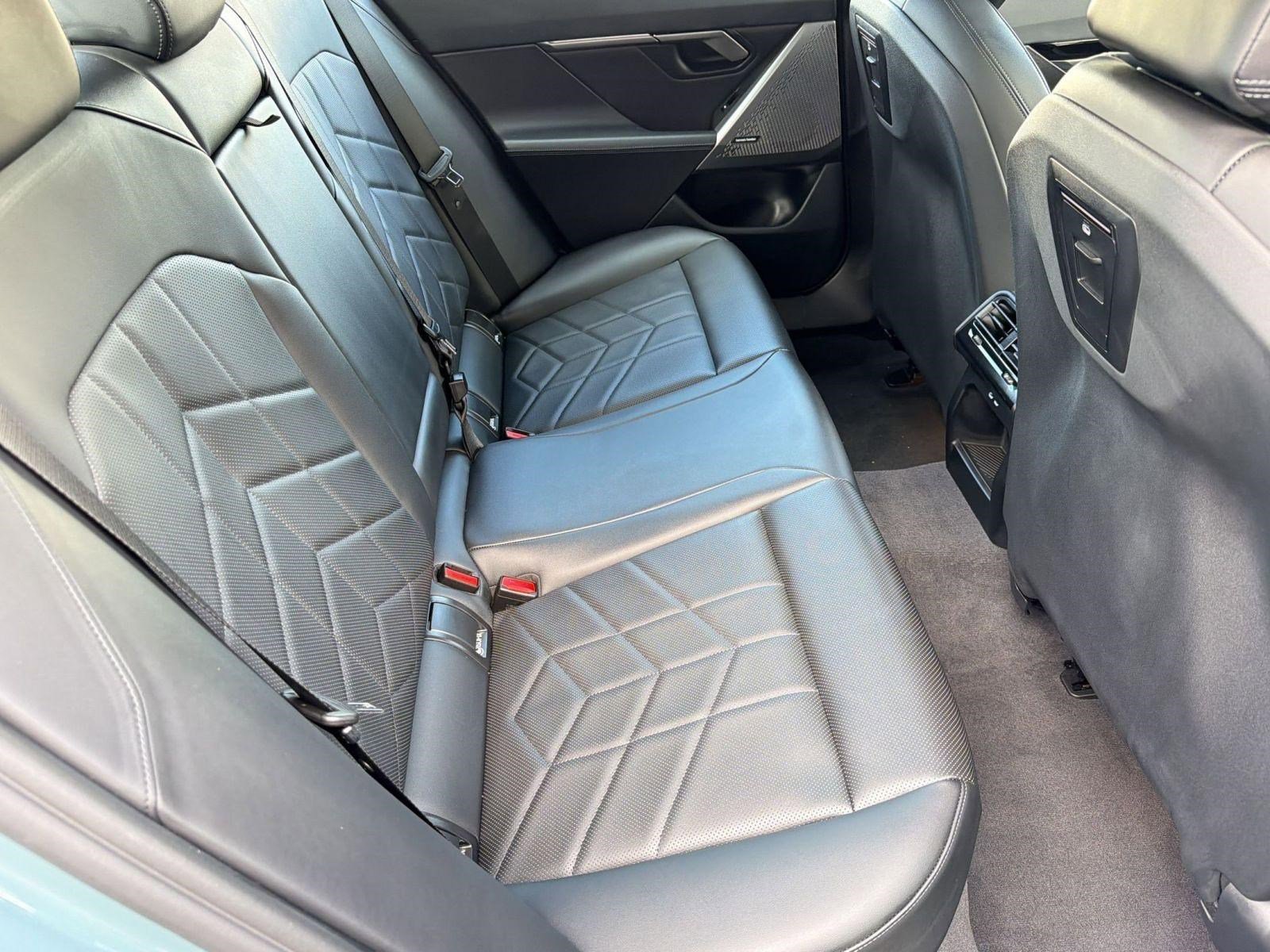Certified 2025 BMW 530i RWD image 28