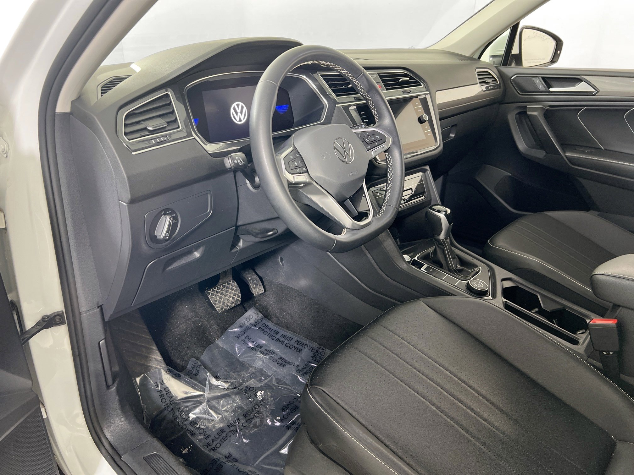 Used 2022 Volkswagen Tiguan SE image 9