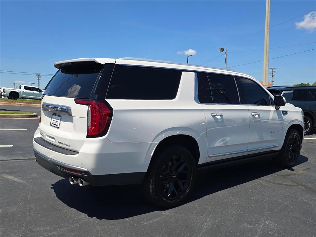 Used 2022 GMC Yukon XL Denali AWD/4WD image 3
