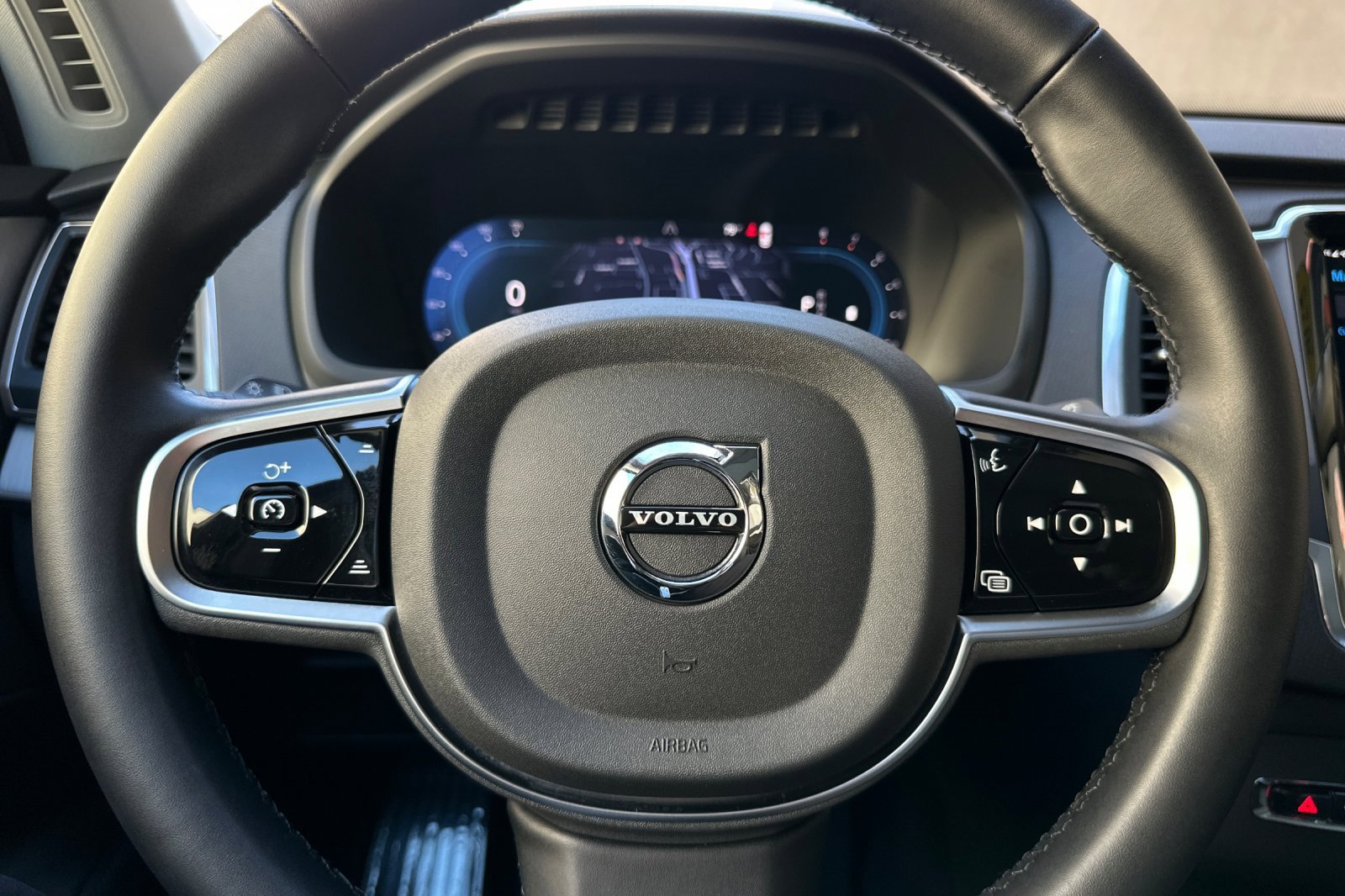 Certified 2025 Volvo XC90 B5 Core w/ Protection Package Premier image 27