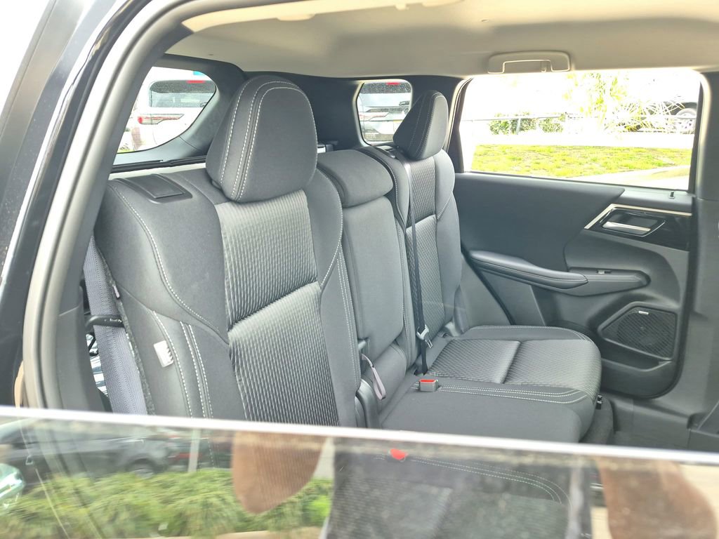 New 2026 Mitsubishi Outlander ES image 25