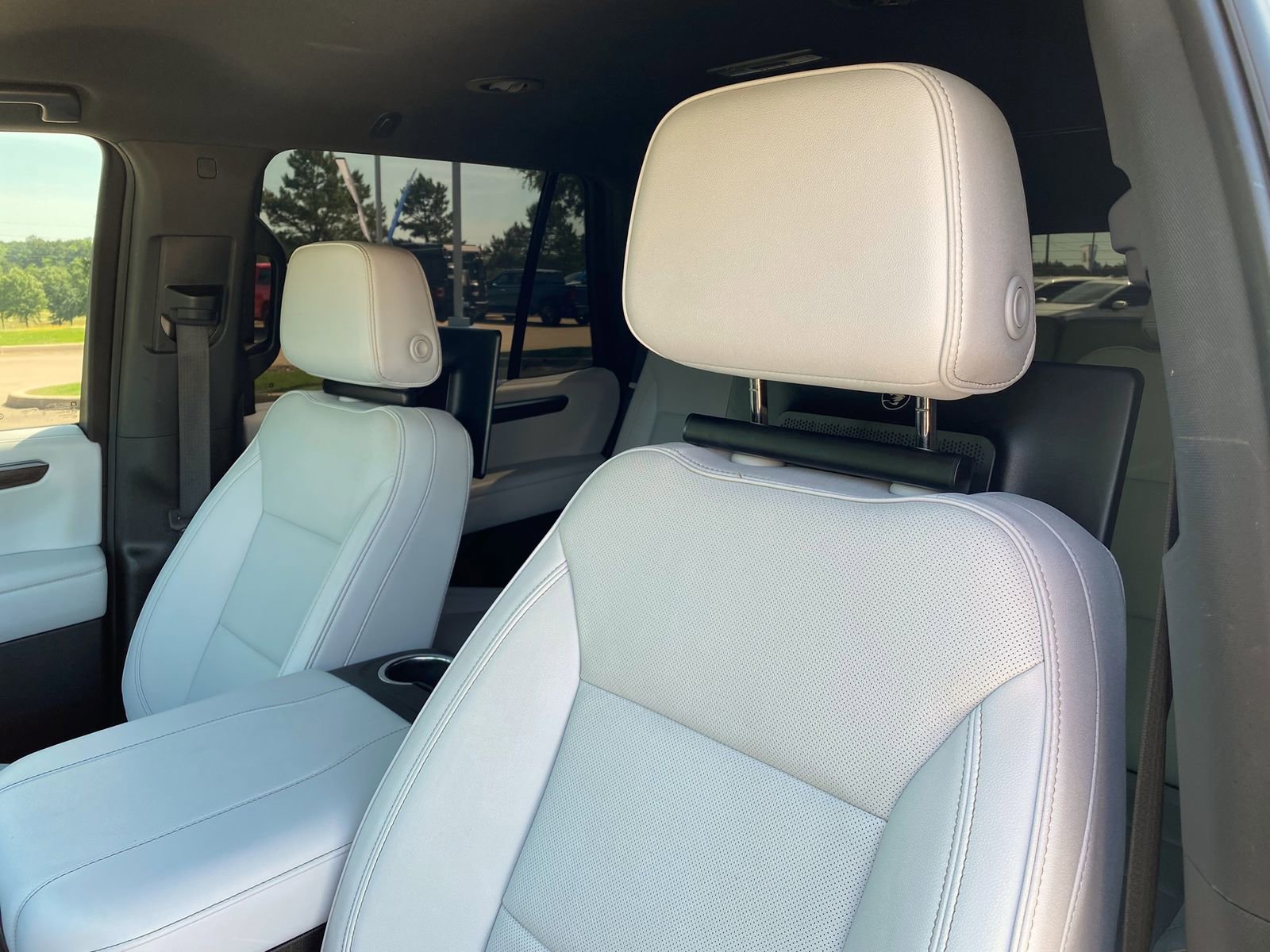 Used 2025 Chevrolet Tahoe Premier AWD/4WD image 14