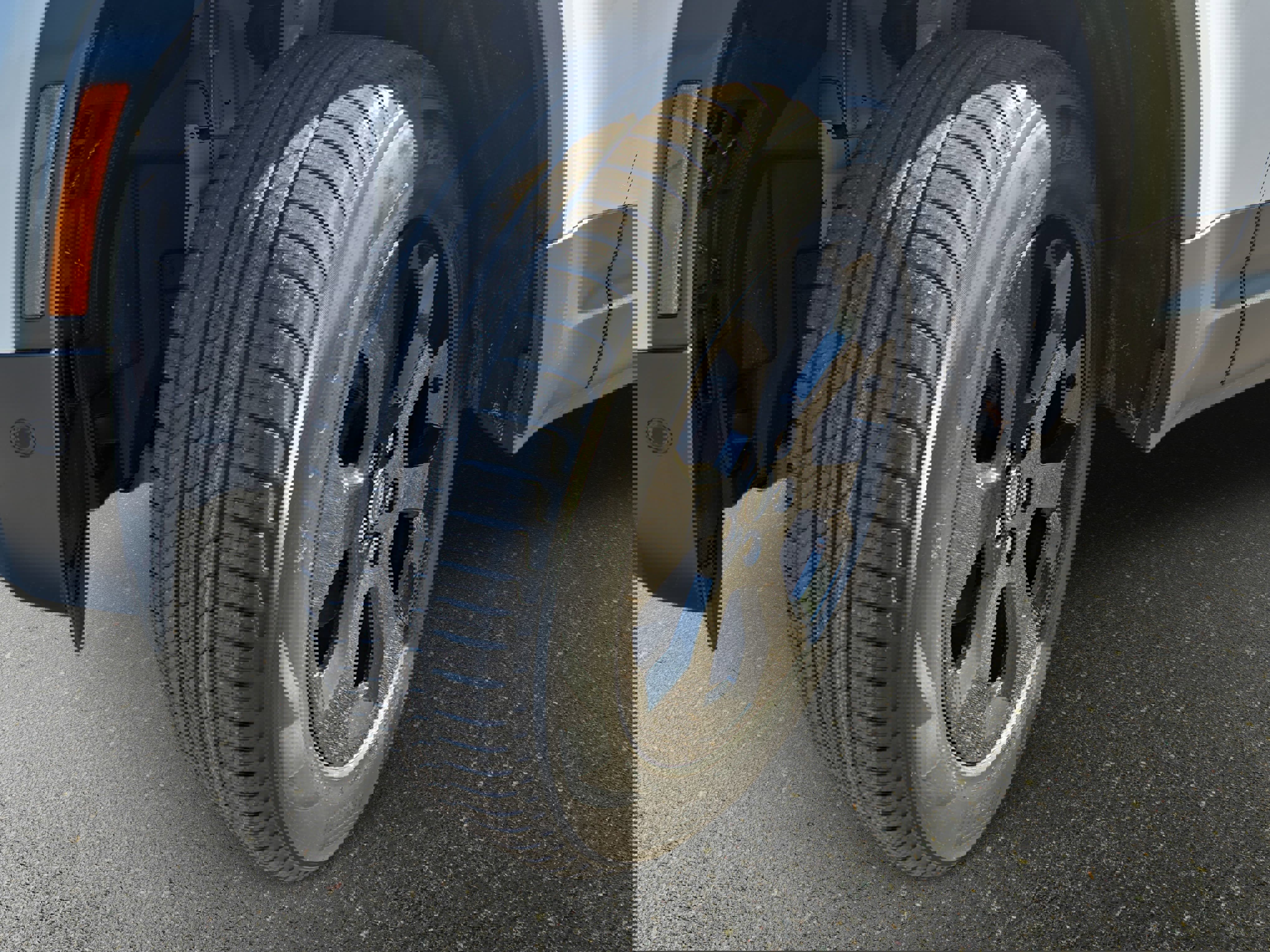 Certified 2025 Land Rover Defender 90 S image 32