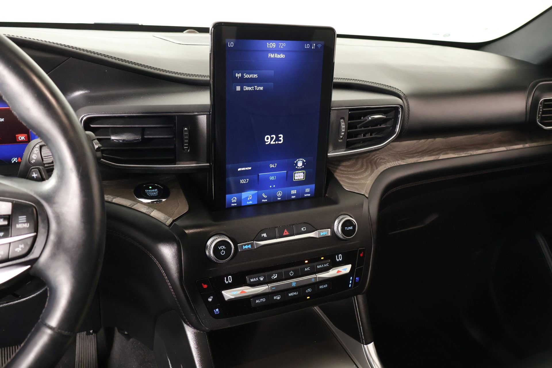Used 2020 Ford Explorer Platinum w/ Premium Technology Package AWD/4WD image 5