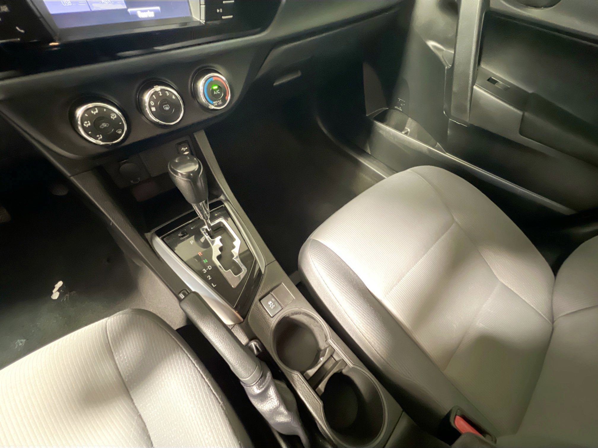 Used 2016 Toyota Corolla L FWD image 25