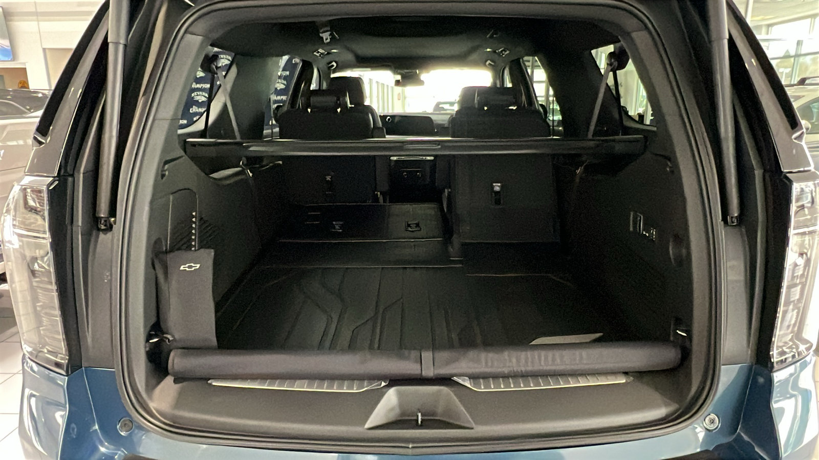 New 2026 Chevrolet Suburban Premier w/ Sun And Tow Package AWD/4WD image 7