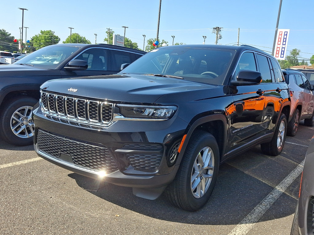 New 2026 Jeep Grand Cherokee Laredo X AWD/4WD image 1