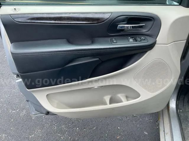 Used 2013 Dodge Grand Caravan SE FWD image 12