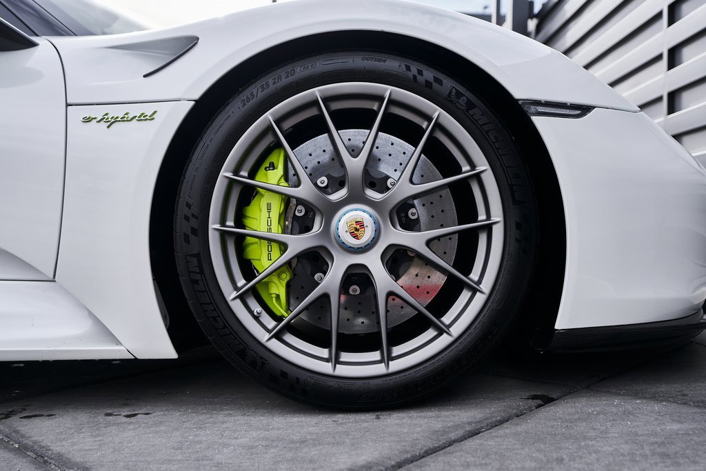 Used 2015 Porsche 918 Spyder image 40