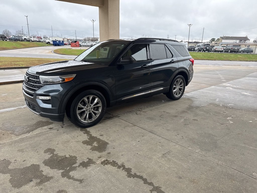 Used 2022 Ford Explorer XLT w/ Equipment Group 202A image 6