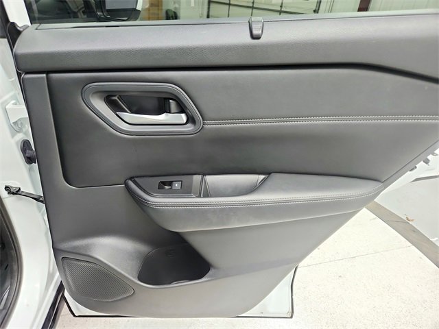 Used 2024 Nissan Rogue SV w/ SV Premium Package image 40