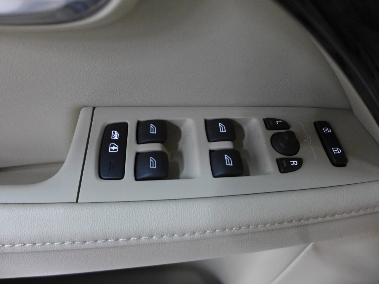 Used 2016 Volvo XC70 T5 Platinum w/ Protection Package image 72