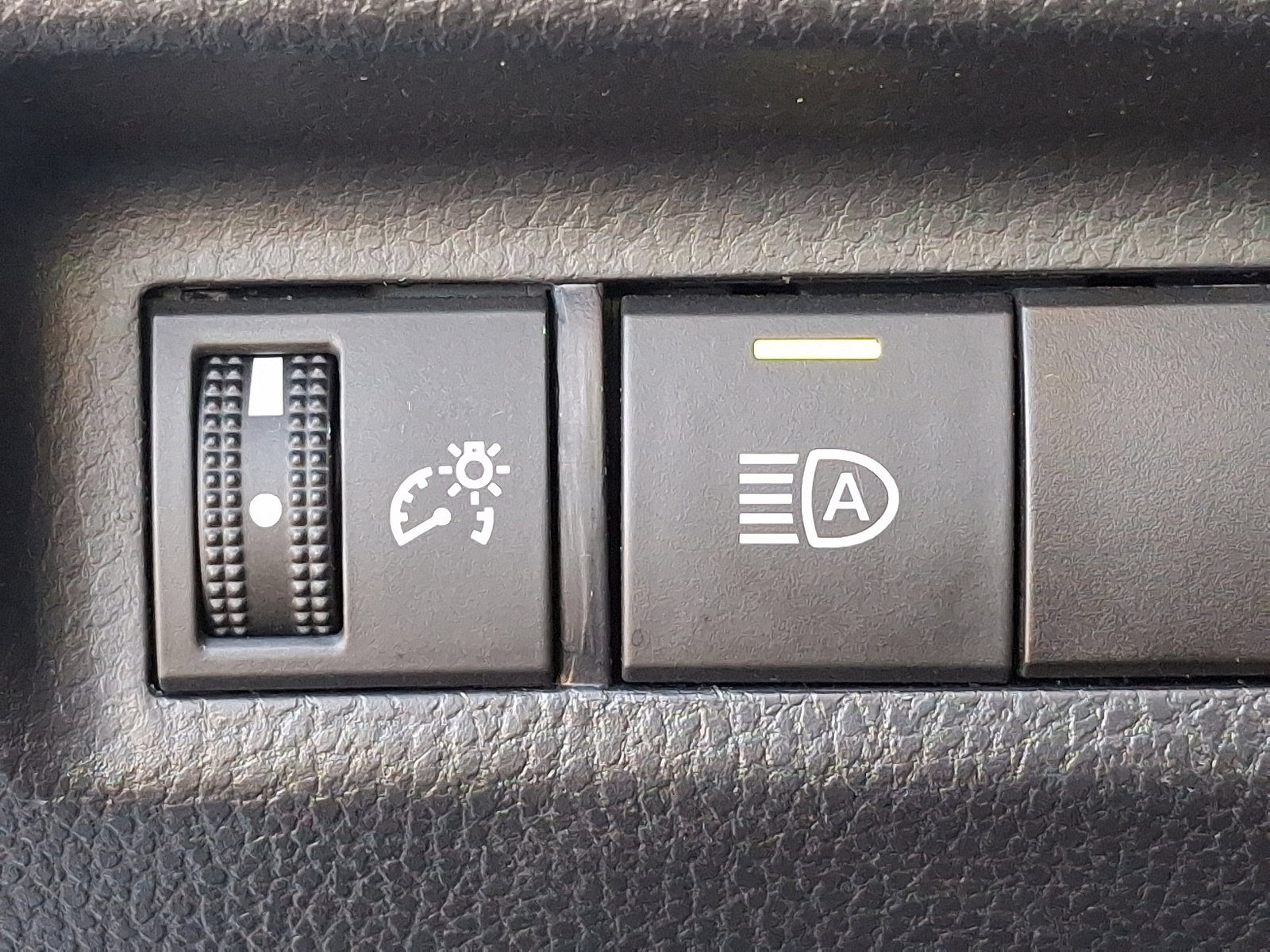 Used 2022 Toyota RAV4 LE image 22