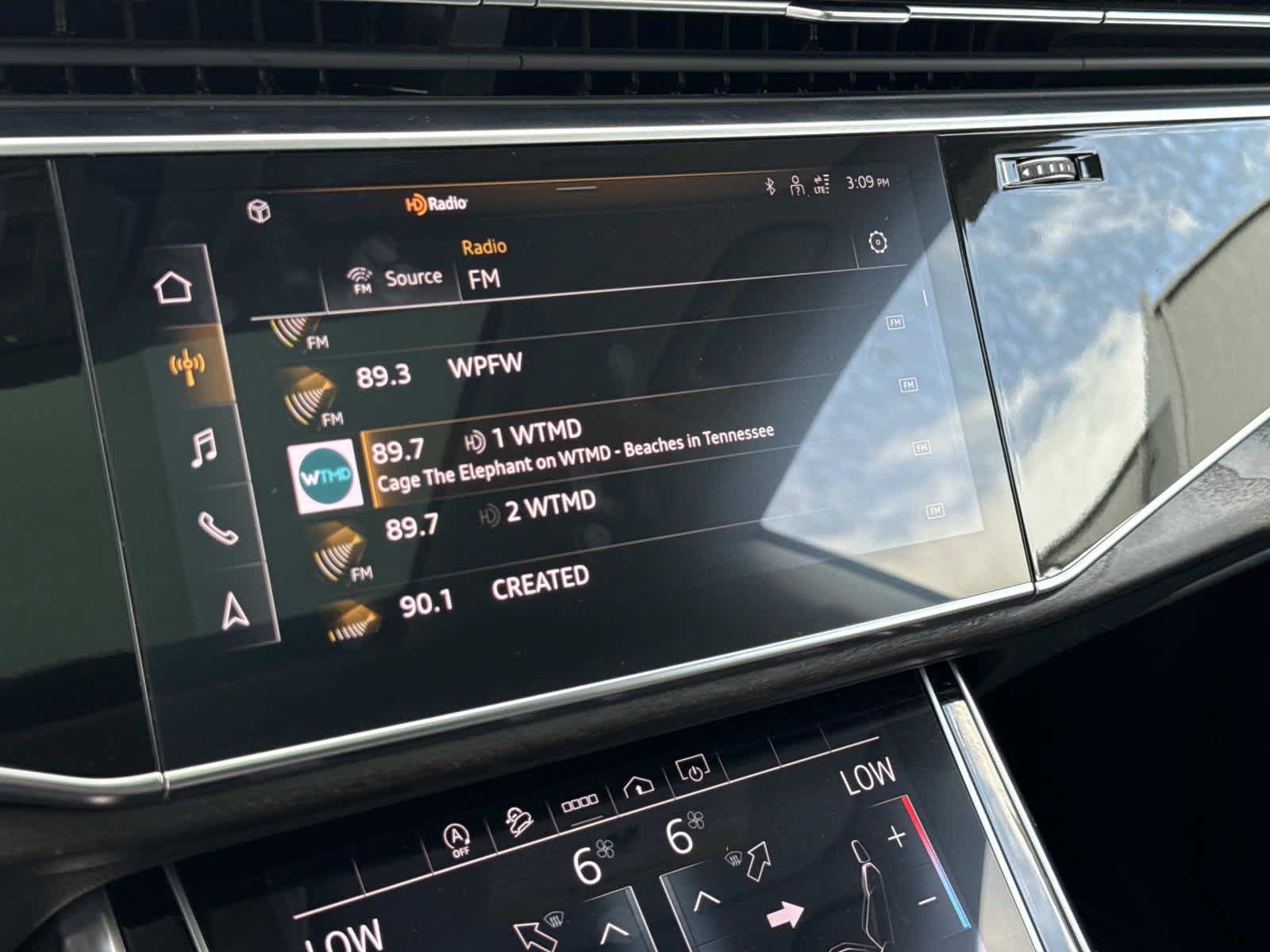 Used 2023 Audi Q8 Premium Plus AWD/4WD image 3