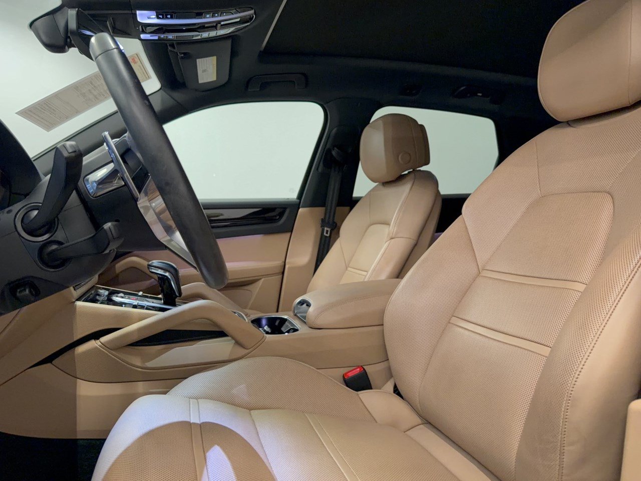 Used 2023 Porsche Cayenne AWD/4WD image 5